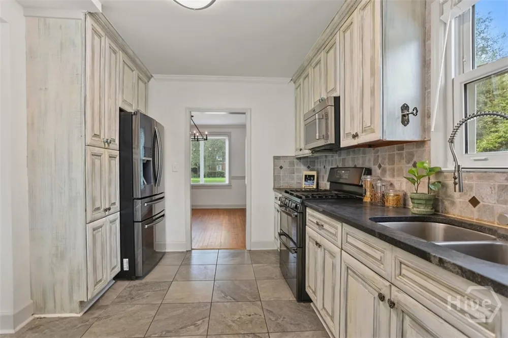 546 Columbus Drive Savannah, GA 31405