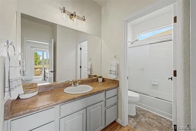 1820 Lochmore Drive Longmont, CO 80504