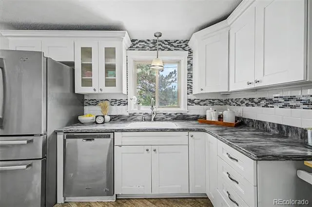 945 E 10th Avenue Broomfield, CO 80020