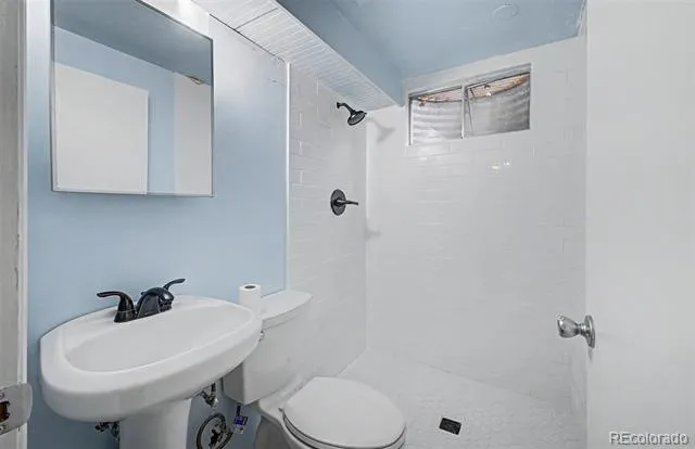 945 E 10th Avenue Broomfield, CO 80020