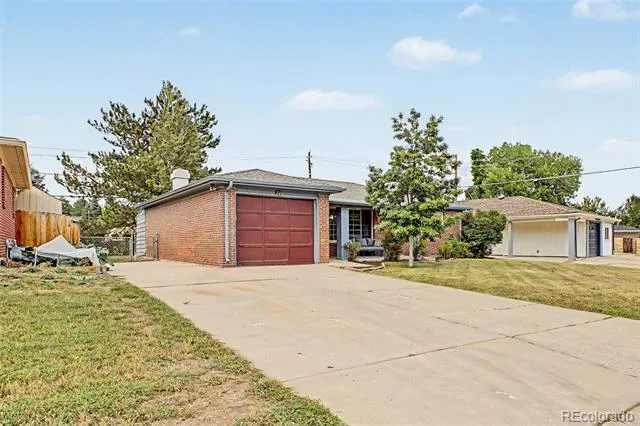 945 E 10th Avenue Broomfield, CO 80020