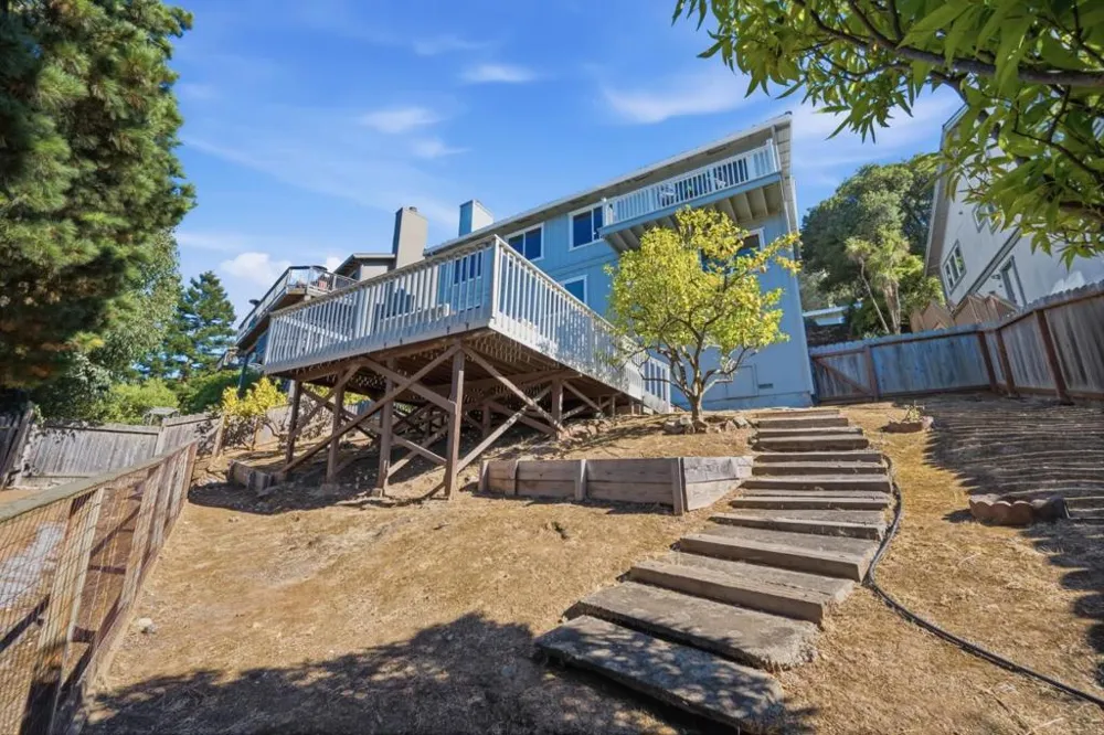 1209 North Road Belmont, CA 94002
