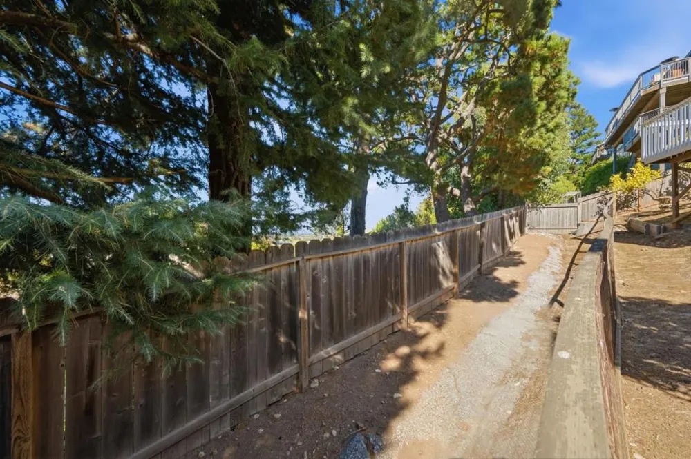 1209 North Road Belmont, CA 94002