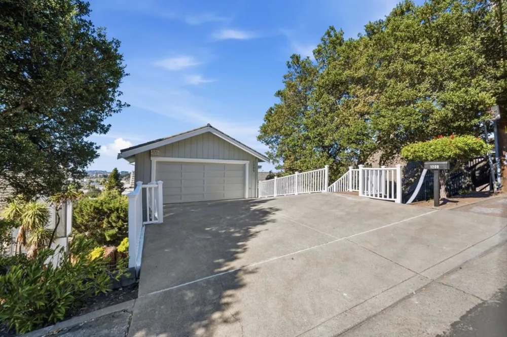 1209 North Road Belmont, CA 94002