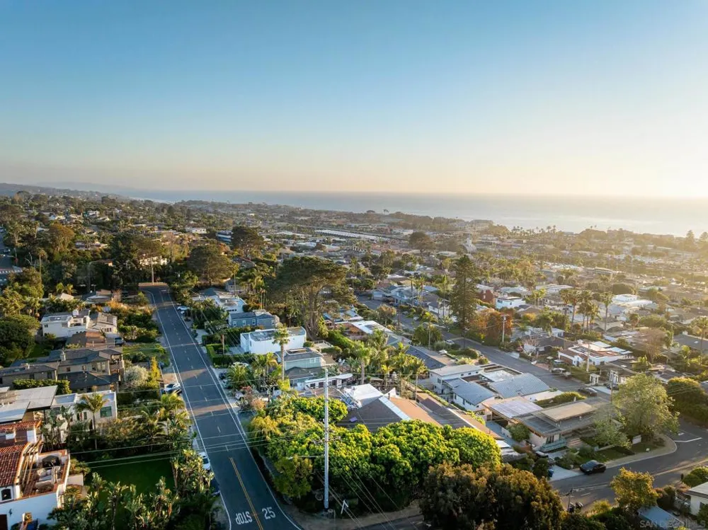 353 Glenmont Solana Beach, CA 92075