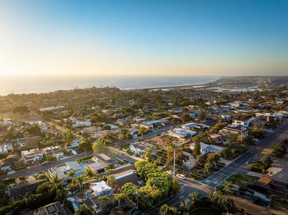 353 Glenmont Solana Beach, CA 92075