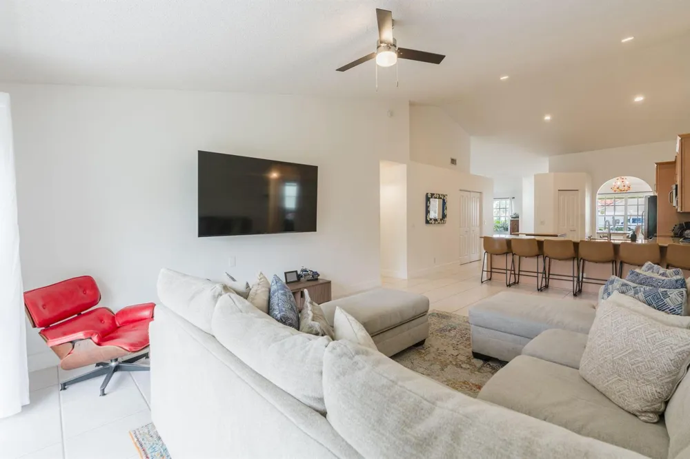 11140 LAKEAIRE CIRCLE Boca Raton, FL 33498