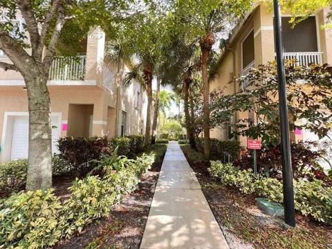 117 Lighthouse Circle #J