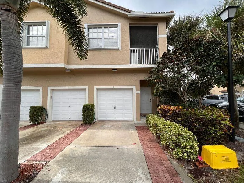 117 Lighthouse Circle #J Tequesta, FL 33469