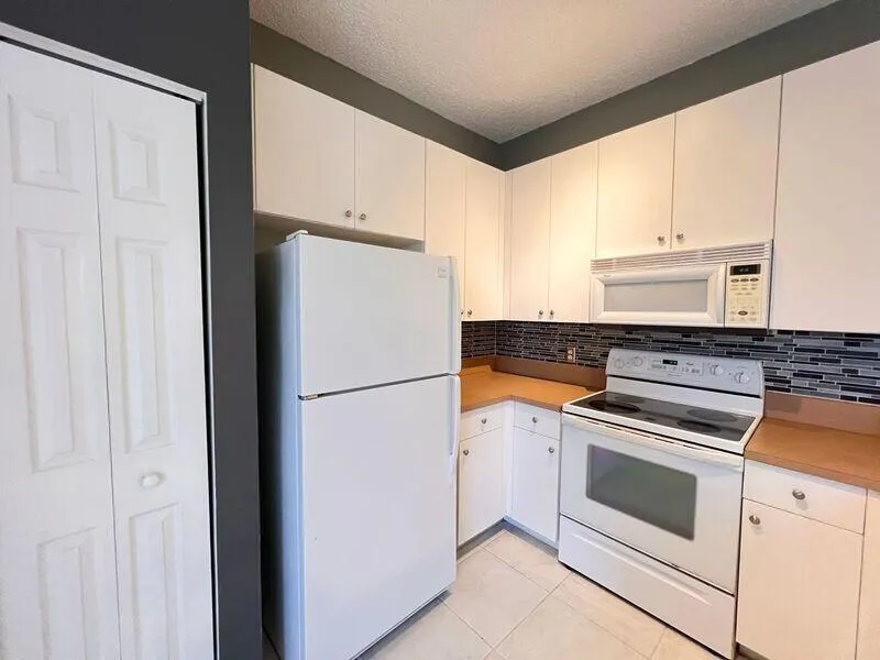 117 Lighthouse Circle #J Tequesta, FL 33469