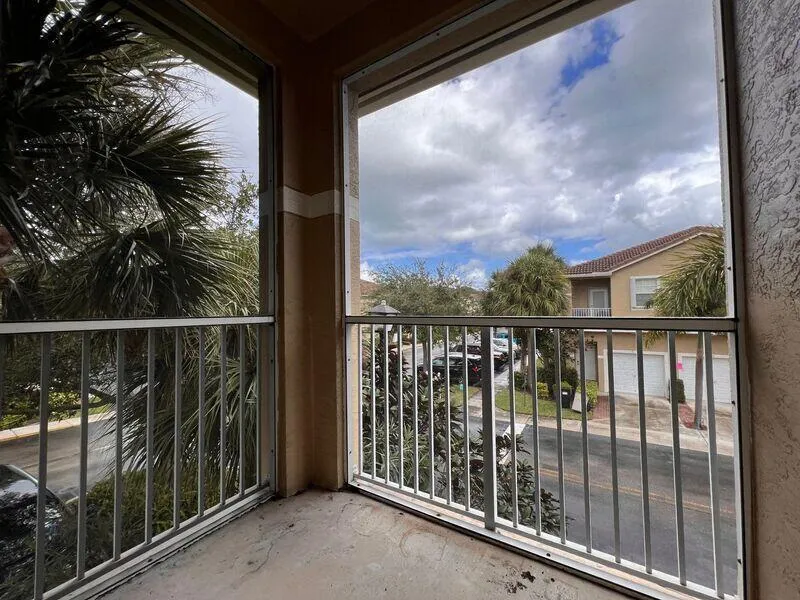 117 Lighthouse Circle #J Tequesta, FL 33469
