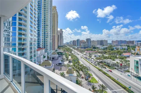 18001 Collins Ave #917