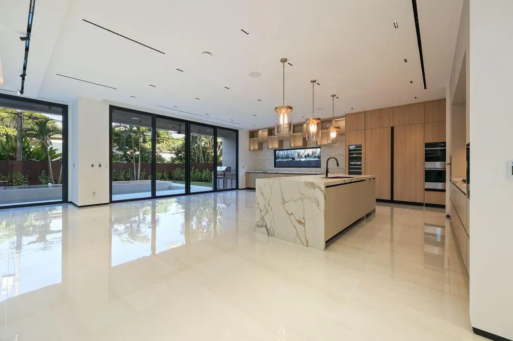728 NE 17th Terrace Fort Lauderdale, FL 33304