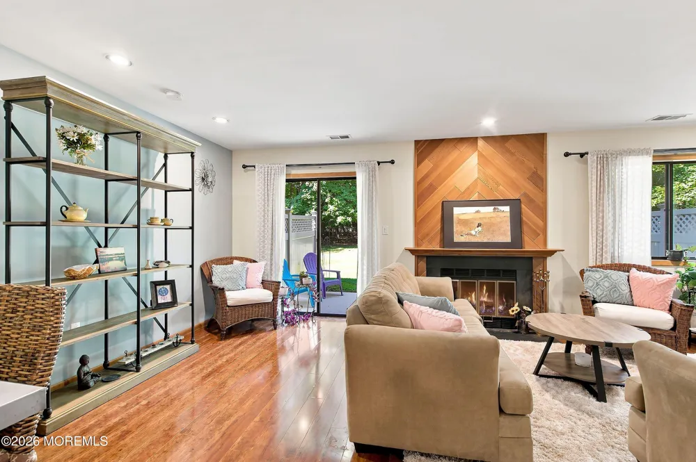 82 Wigwam Lane Tinton Falls, NJ 07724