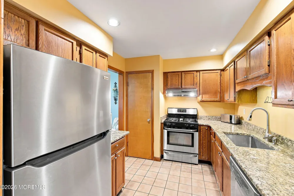82 Wigwam Lane Tinton Falls, NJ 07724