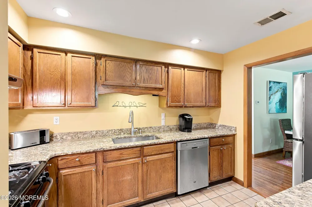 82 Wigwam Lane Tinton Falls, NJ 07724