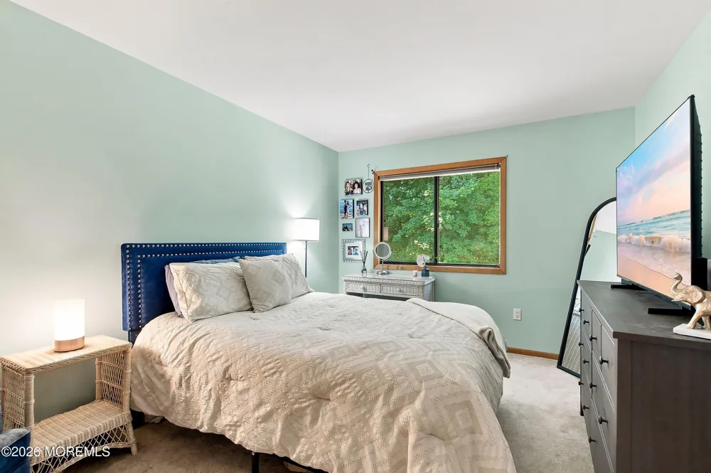 82 Wigwam Lane Tinton Falls, NJ 07724