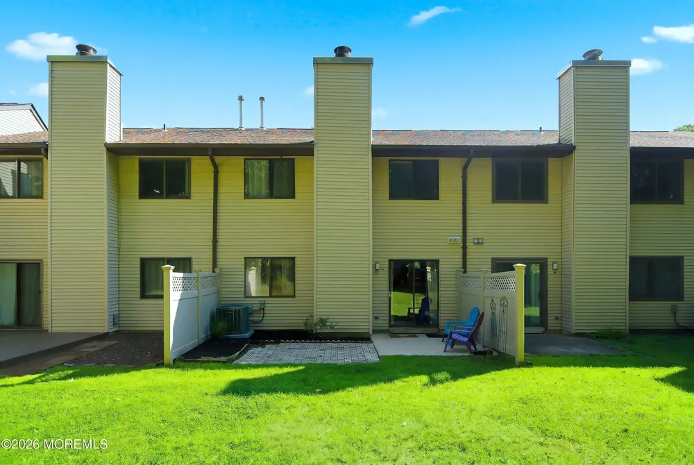82 Wigwam Lane Tinton Falls, NJ 07724