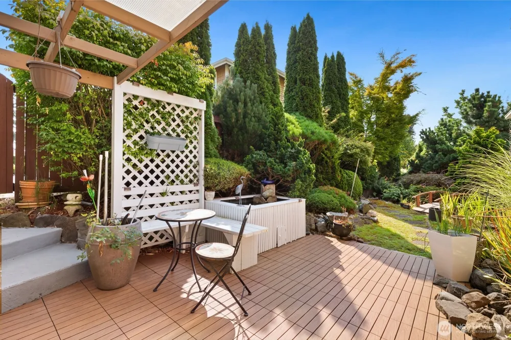 24007 76th Avenue W Edmonds, WA 98026