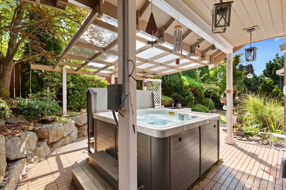 24007 76th Avenue W Edmonds, WA 98026