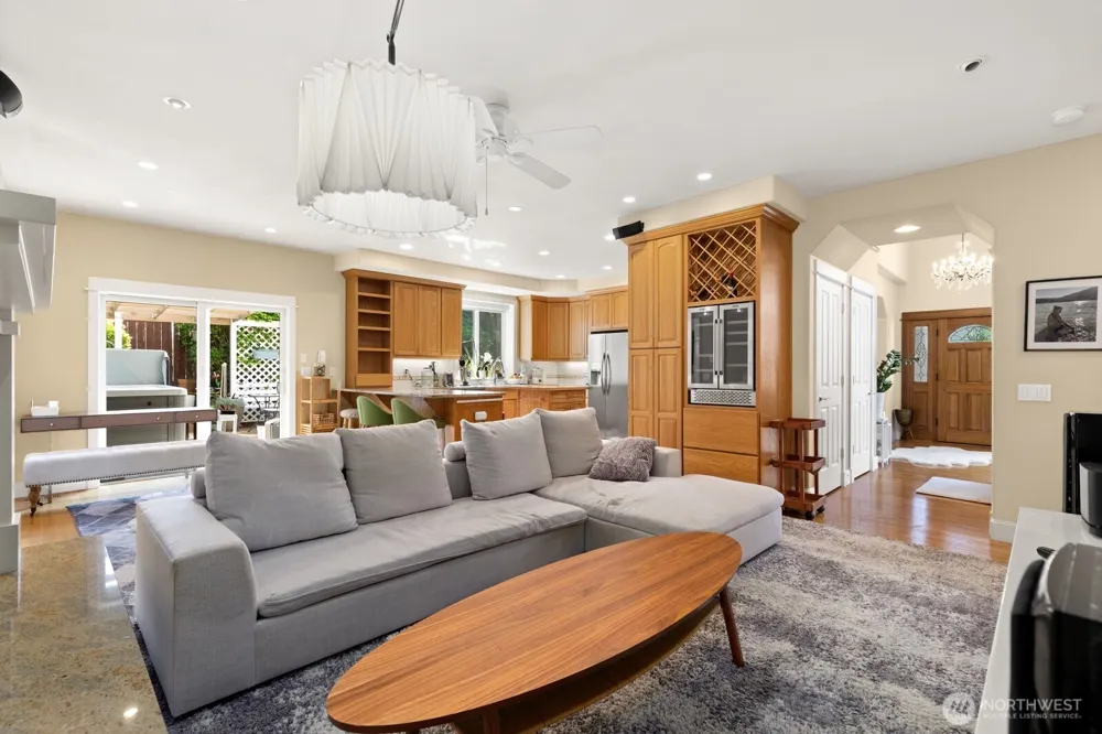 24007 76th Avenue W Edmonds, WA 98026