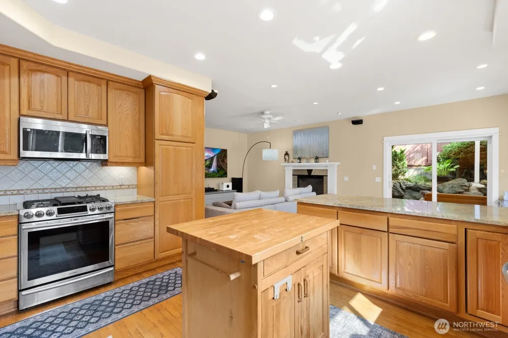 24007 76th Avenue W Edmonds, WA 98026