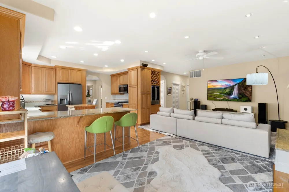 24007 76th Avenue W Edmonds, WA 98026