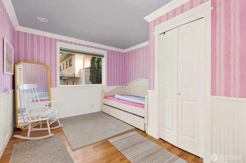 24007 76th Avenue W Edmonds, WA 98026
