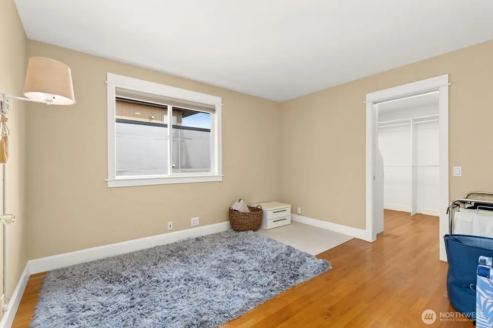24007 76th Avenue W Edmonds, WA 98026