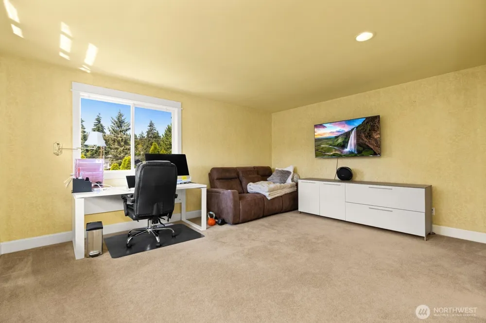 24007 76th Avenue W Edmonds, WA 98026