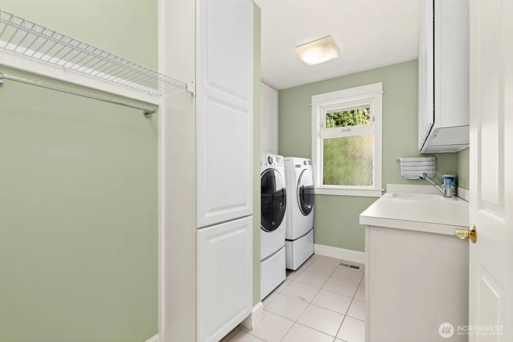 24007 76th Avenue W Edmonds, WA 98026