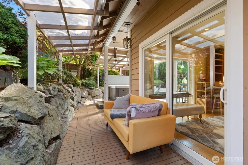 24007 76th Avenue W Edmonds, WA 98026