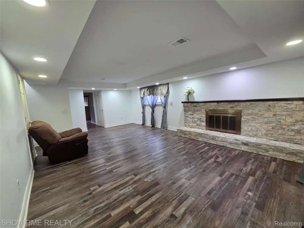 35706 Duke Drive Sterling Heights City, MI 48310