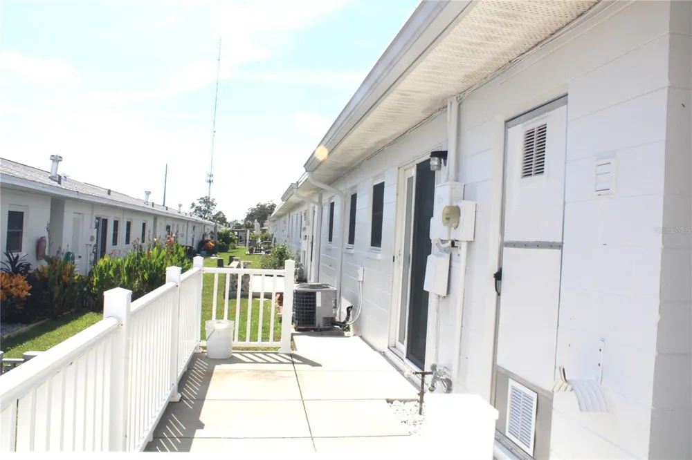 12400 PARK BLVD #206 Seminole, FL 33772