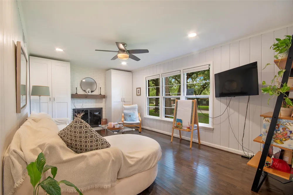 1200 Barker Street Arlington, TX 76012