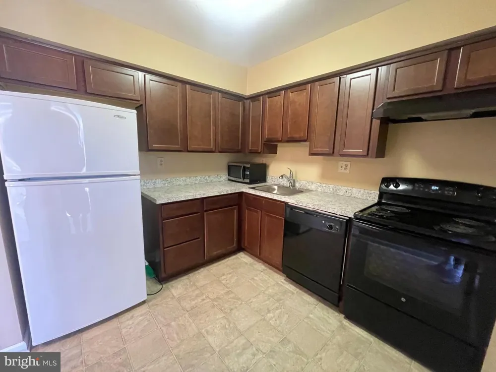 202 HUNTER COURT Marlton, NJ 08053