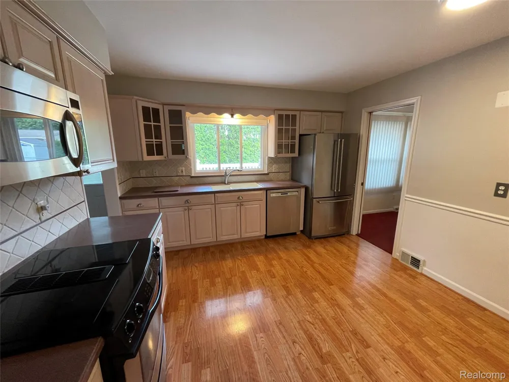 1801 Waverly Street Trenton City, MI 48183