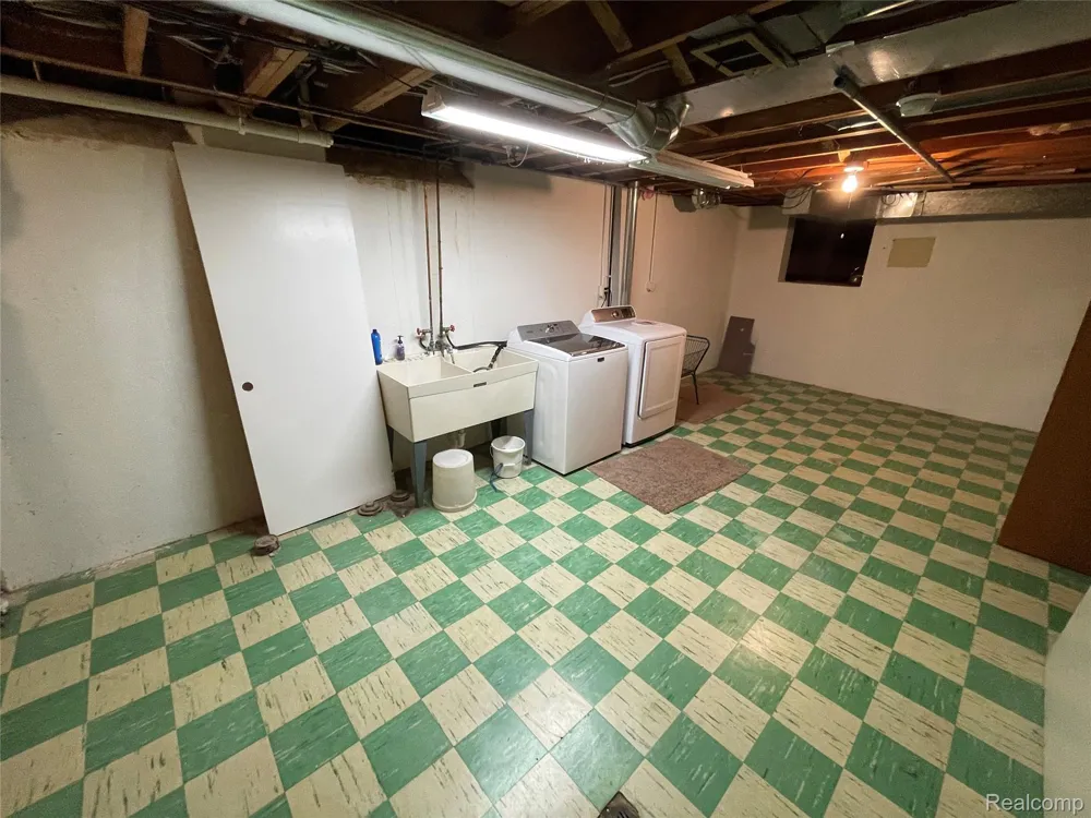 1801 Waverly Street Trenton City, MI 48183