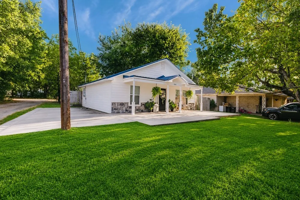 304 Jarbo Street Sulphur Springs, TX 75482