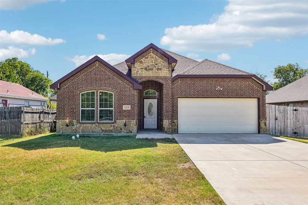 1918 Avenue D Grand Prairie, TX 75051