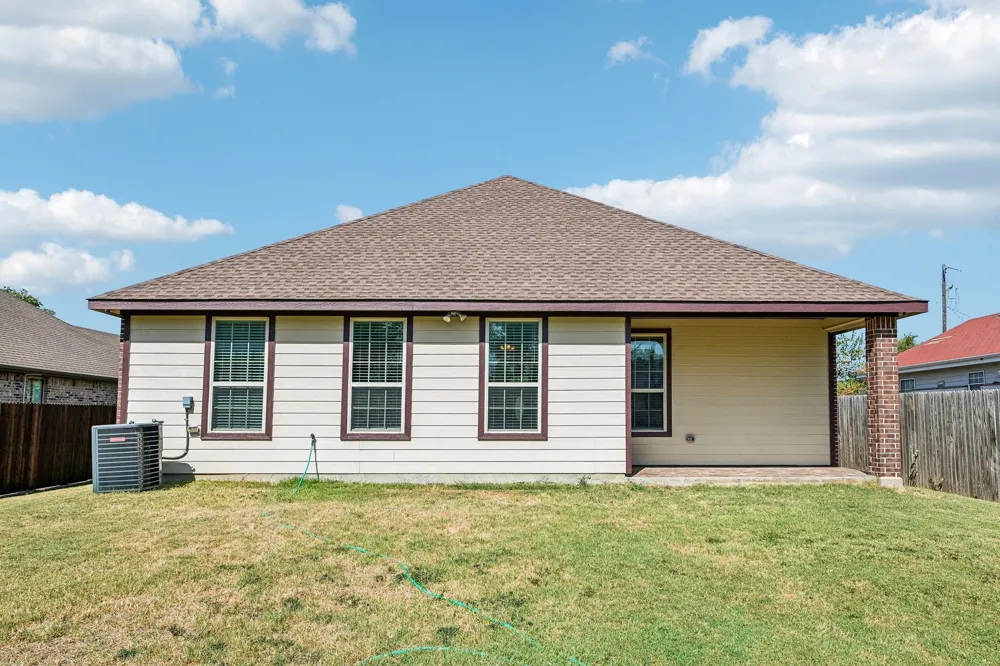 1918 Avenue D Grand Prairie, TX 75051