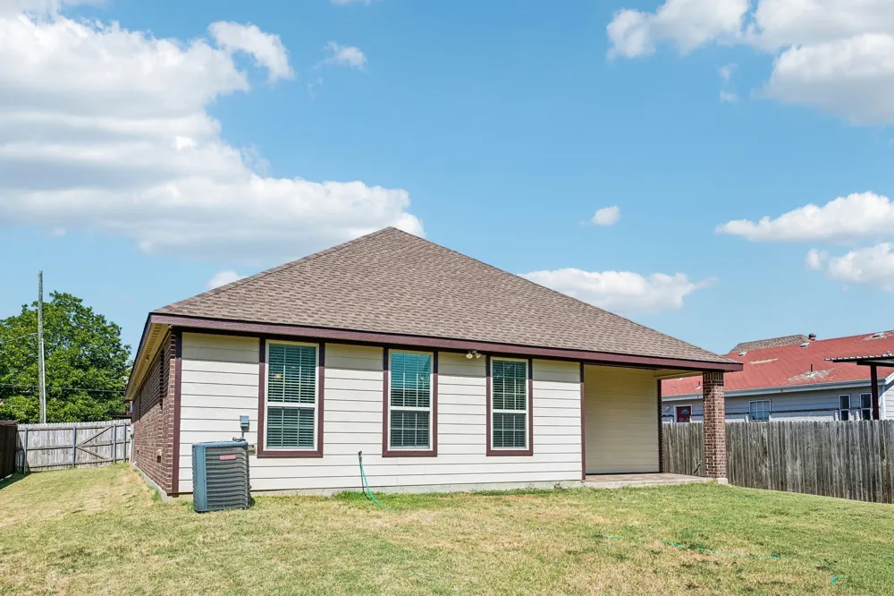 1918 Avenue D Grand Prairie, TX 75051