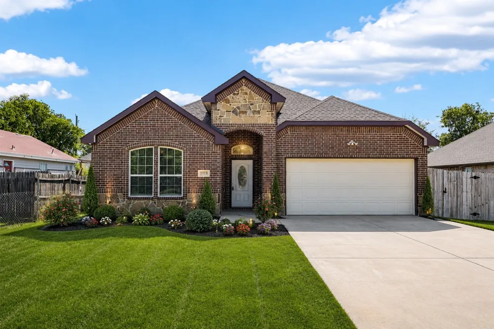 1918 Avenue D Grand Prairie, TX 75051