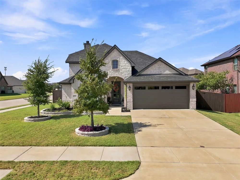 251 Bear Trail Waxahachie, TX 75165