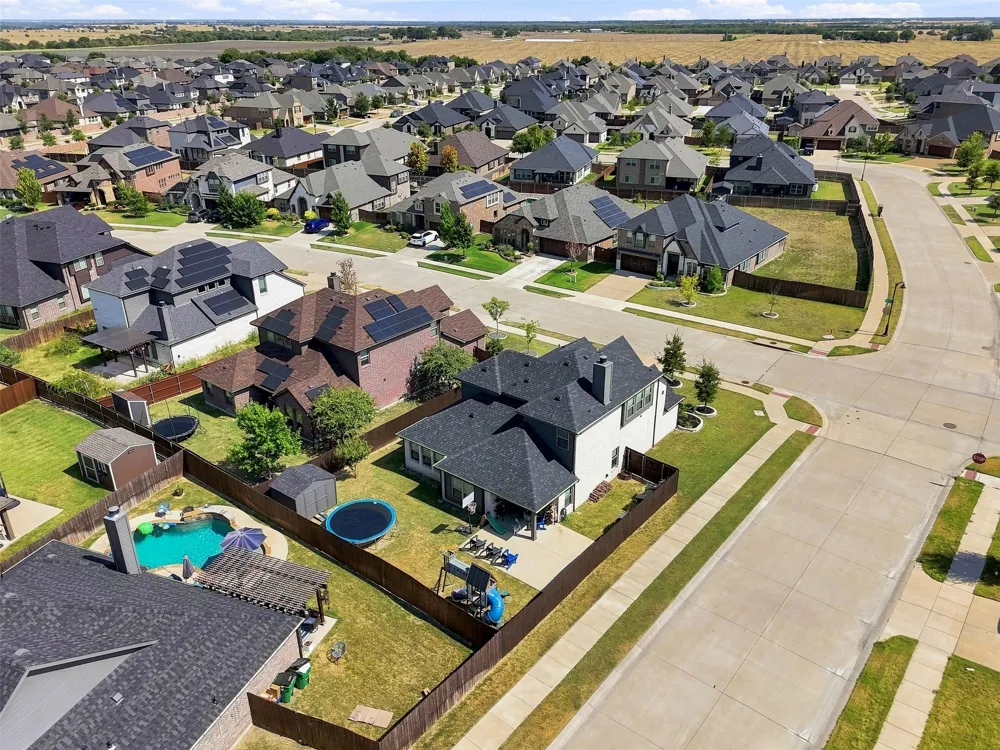 251 Bear Trail Waxahachie, TX 75165
