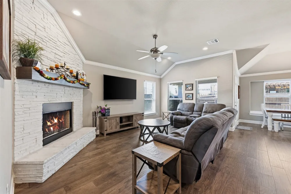 251 Bear Trail Waxahachie, TX 75165