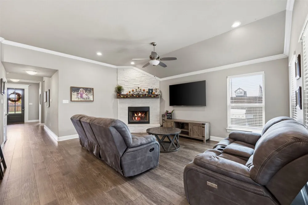 251 Bear Trail Waxahachie, TX 75165