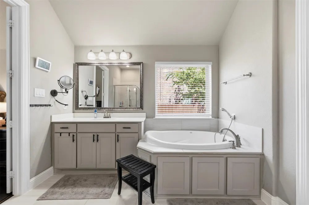 251 Bear Trail Waxahachie, TX 75165