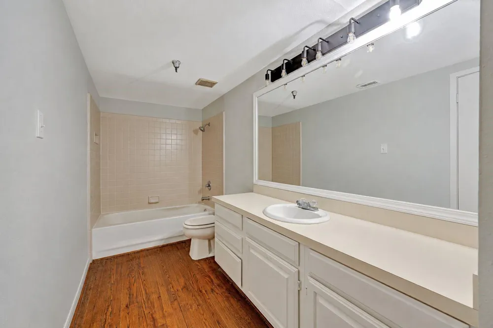 2119 Strand St #2B Galveston, TX 77550