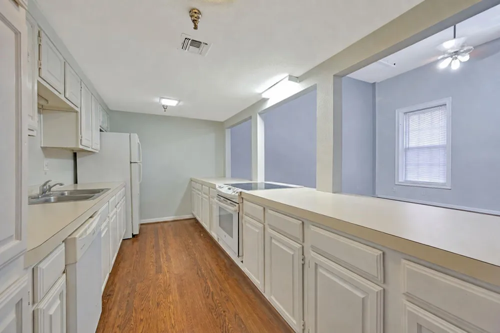 2119 Strand St #2B Galveston, TX 77550